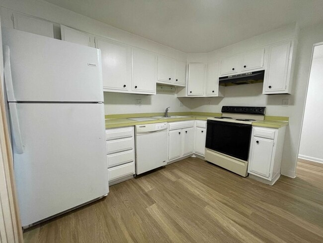 12121 W Nevada Dr in Lakewood, CO - Building Photo - Building Photo