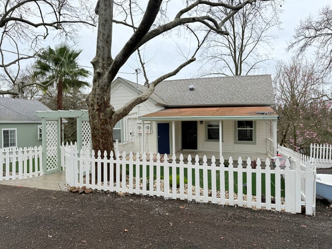 4107 Smallwood Ln, Unit A in Fair Oaks, CA - Foto de edificio - Building Photo