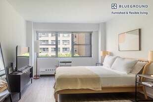 330 E 46th St in New York, NY - Building Photo