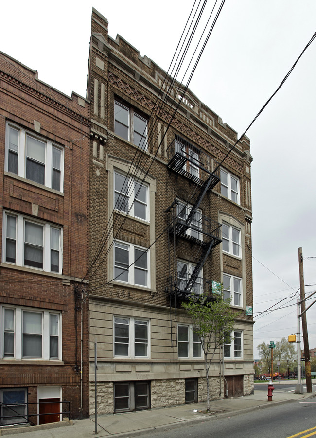 253 Stegman Pky in Jersey City, NJ - Foto de edificio - Building Photo