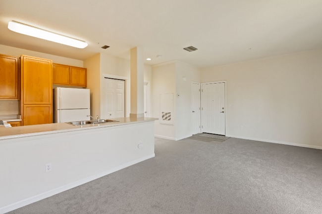 5201 Laguna Oaks Dr in Elk Grove, CA - Building Photo - Building Photo