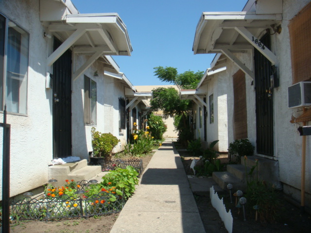 1660 Murchison St in Los Angeles, CA - Foto de edificio