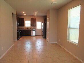 25606 Northpark Palm Dr in Porter, TX - Building Photo - Building Photo