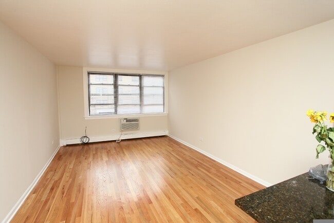 5847 N Winthrop Ave, Unit 101 in Chicago, IL - Building Photo - Building Photo