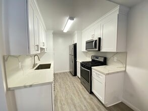 3445 Mentone Ave in Los Angeles, CA - Building Photo - Building Photo