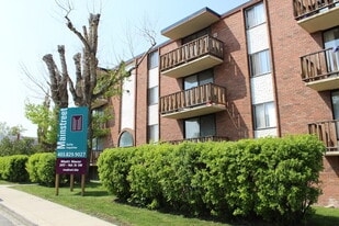 Matt Manor in Calgary, AB - Building Photo