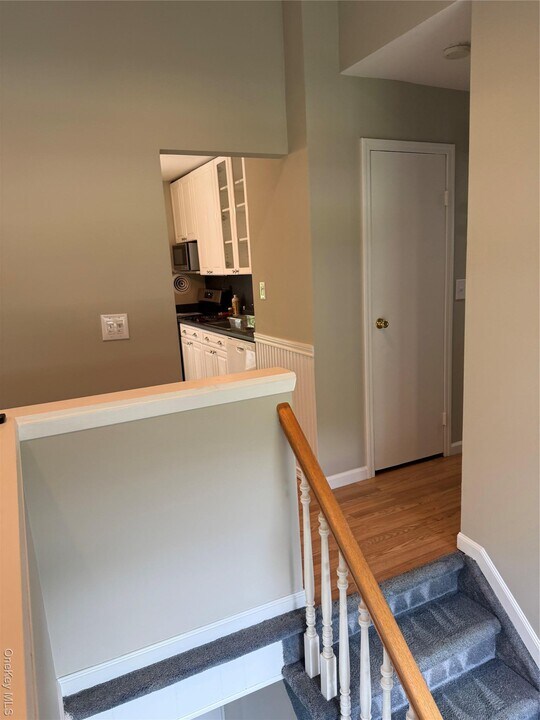 192 Tredwell Ave in Saint James, NY - Building Photo