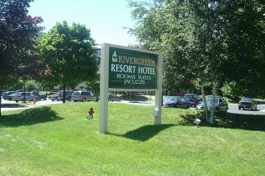 48 Cooper Memorial Dr, Unit 203 in Lincoln, NH - Building Photo