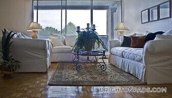 125 Chiswick Rd, Unit 511 in Boston, MA - Building Photo