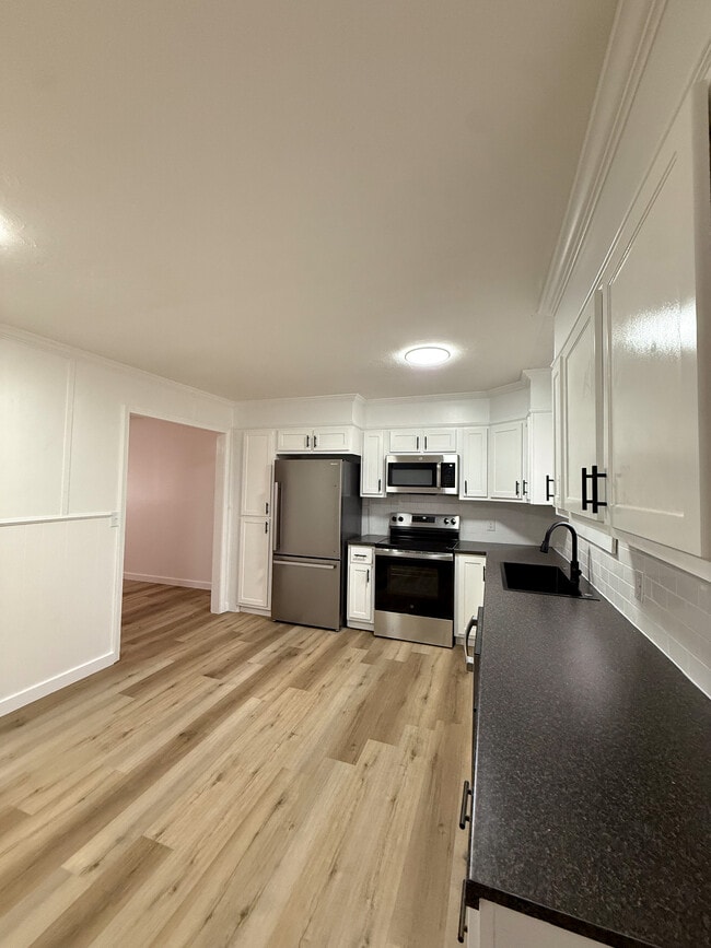 214 Madison Ave in Florence, AL - Foto de edificio - Building Photo