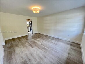 3102 SW 10th St in Miami, FL - Building Photo - Building Photo