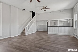 201 E Main St in Rochester, IL - Building Photo - Building Photo