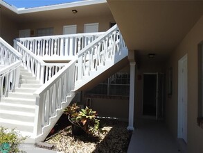 2711 NE 49th St in Fort Lauderdale, FL - Foto de edificio - Building Photo