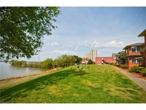 Bridgeview Manor in Newport News, VA - Building Photo - Building Photo