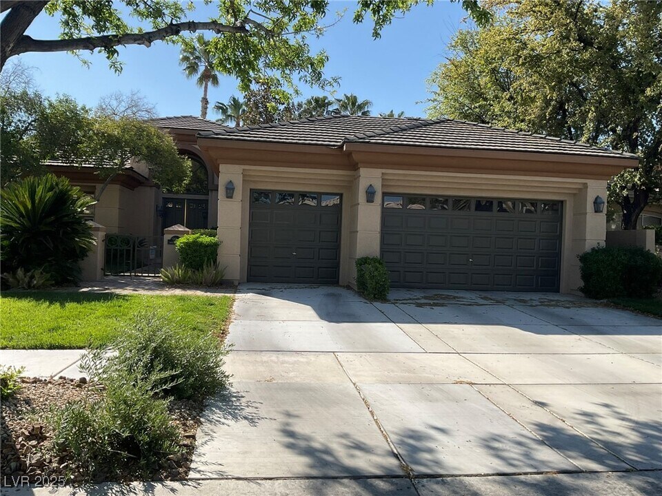 9013 Thornbury Ln in Las Vegas, NV - Building Photo