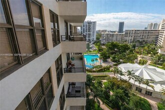 2500 Parkview Dr, Unit 1418 in Hallandale Beach, FL - Building Photo - Building Photo