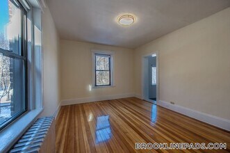 283 St Paul St in Brookline, MA - Building Photo - Building Photo