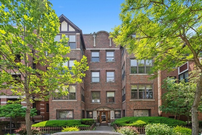 property at 629 W Buckingham Pl