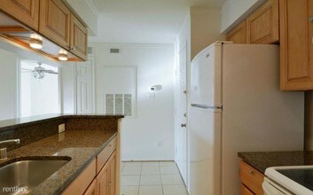 3313 Wyndham Cir-Unit -Apt 2209 in Alexandria, VA - Building Photo - Building Photo