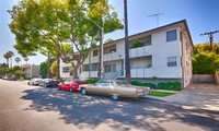 8355 Rosewood Ave in Los Angeles, CA - Foto de edificio - Building Photo