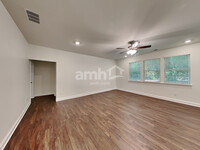 679 Carnaby Ln in Dacula, GA - Foto de edificio - Building Photo