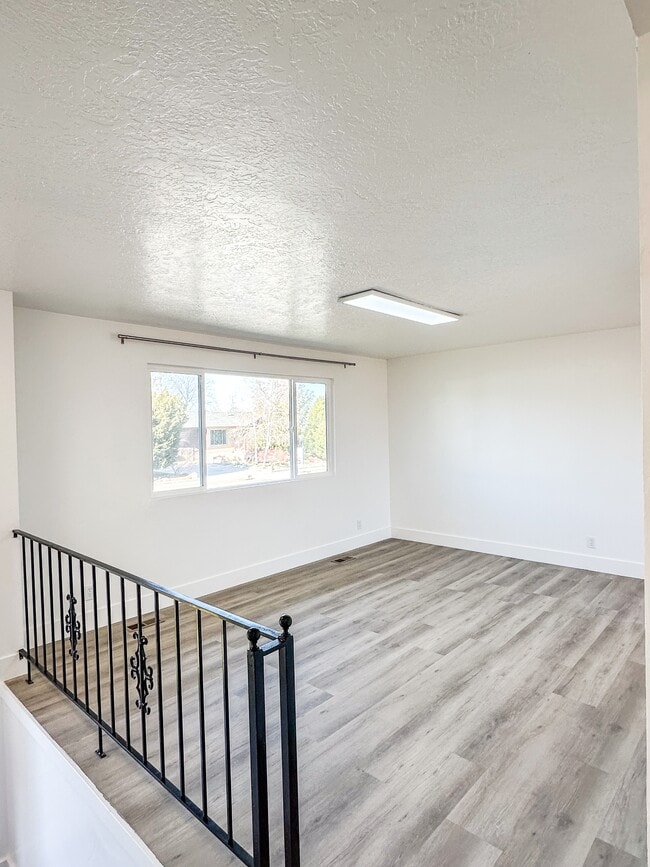 5699 S Copper City Dr in Kearns, UT - Building Photo - Building Photo