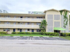 11960 NE 19th Dr, Unit 16 in North Miami, FL - Building Photo