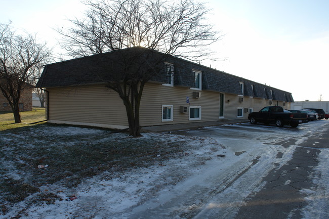 2003-2005 W 1st St in Ankeny, IA - Foto de edificio - Building Photo