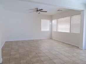 7542 S Desert Lupine St in Las Vegas, NV - Building Photo - Building Photo