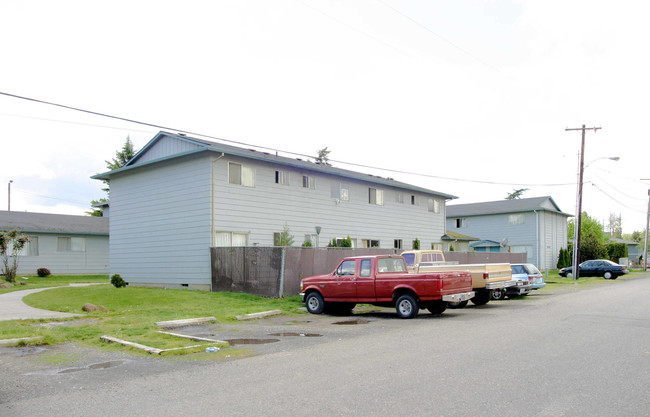 Lincoln Court Apartments in Fairview, OR - Building Photo - Building Photo