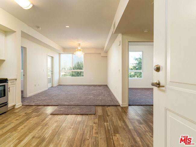 12655 Bluff Creek Dr in Los Angeles, CA - Foto de edificio - Building Photo