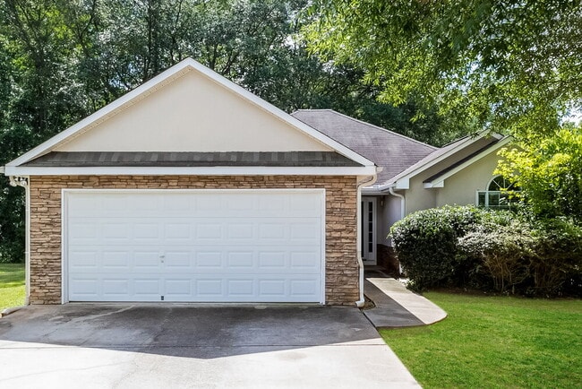 property at 1840 Courtyard Ln