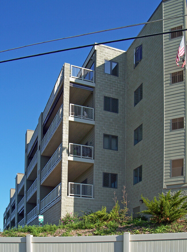 Outlook Cove in La Porte, IN - Foto de edificio - Building Photo