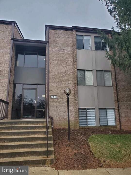 19004 Mills Choice Rd in Gaithersburg, MD - Foto de edificio