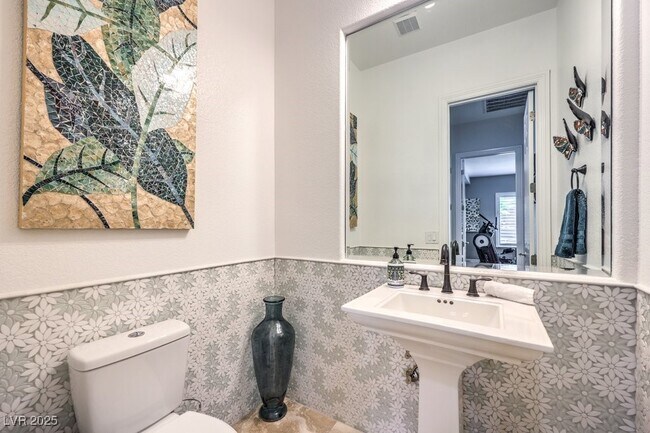 property at 409 Lake Windemere St