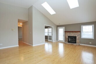 573 W Parkside Dr in Palatine, IL - Building Photo - Building Photo