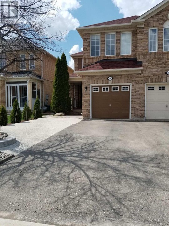 26 Garibaldi Dr in Brampton, ON - Building Photo