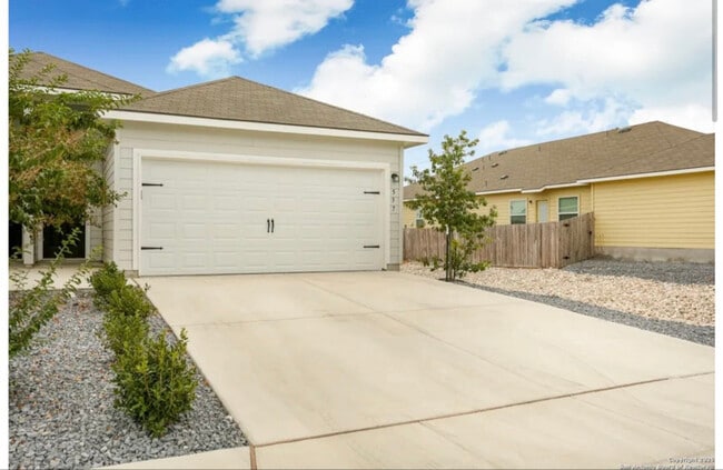 537 Grayson Ln in Seguin, TX - Building Photo - Building Photo