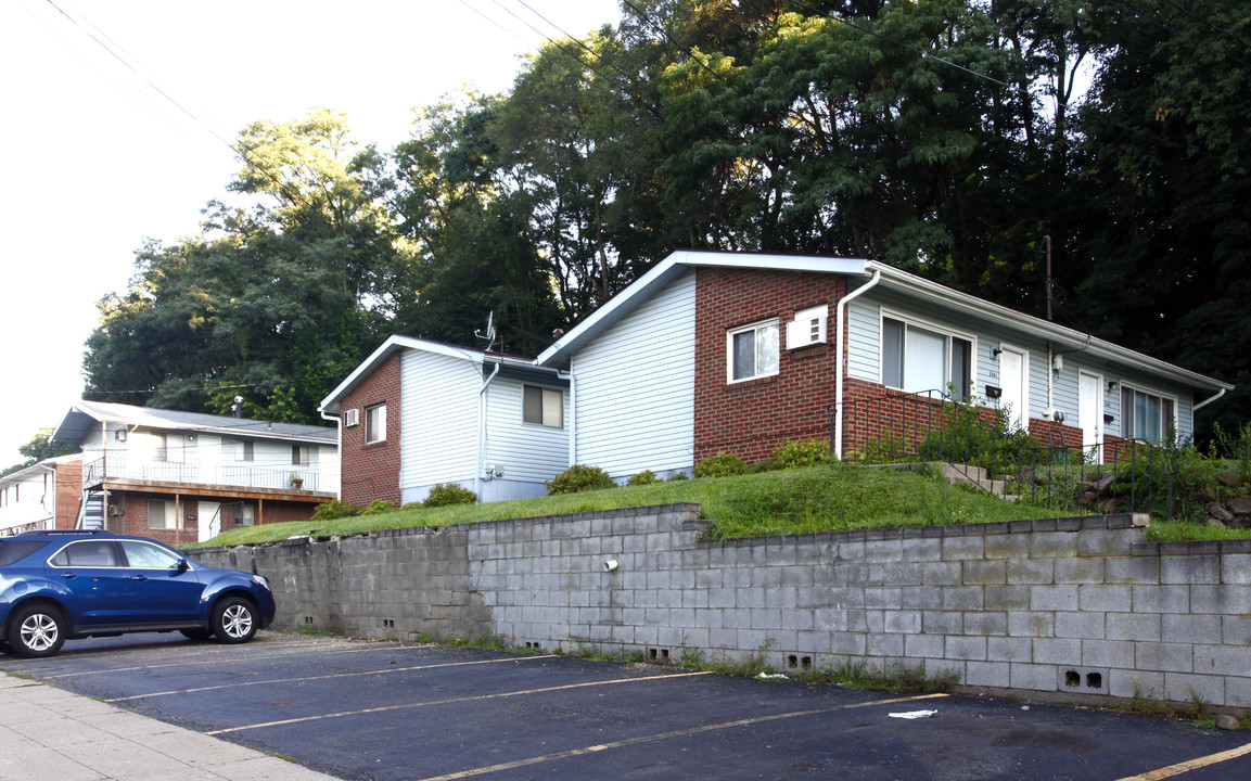 Newton Place Apartments in Akron, OH - Building Photo