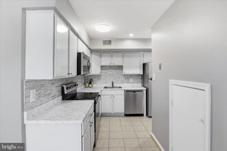 4614 Conwell Dr in Annandale, VA - Building Photo - Building Photo