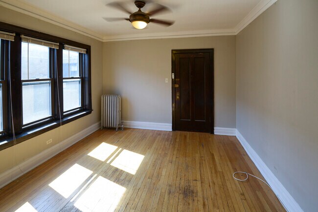 2439 W Logan Blvd in Chicago, IL - Building Photo - Building Photo