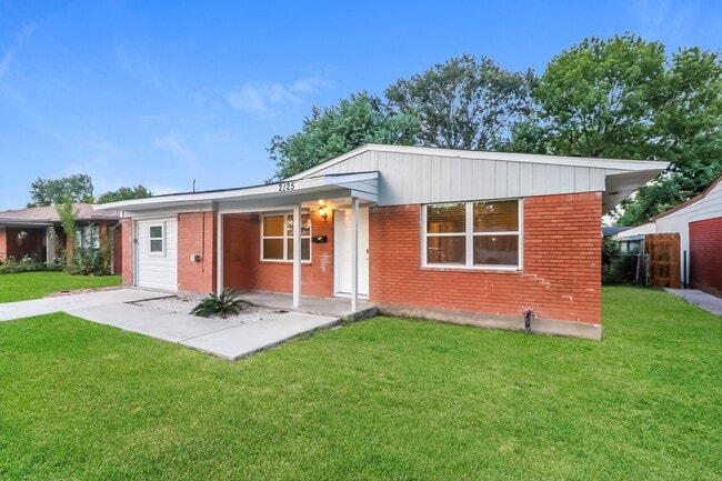 property at 2125 Dewberry Ln