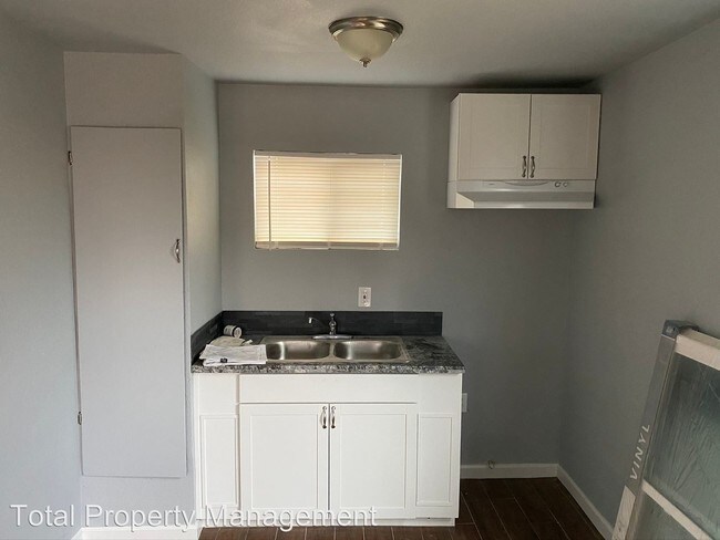 12698 1st Dr in Cutler, CA - Building Photo - Building Photo