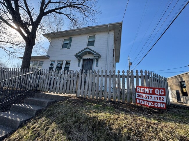 property at 119 E 13th St