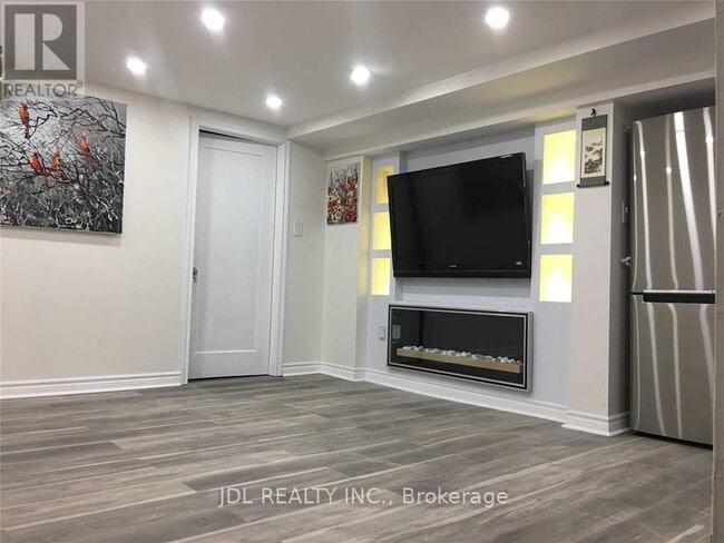 property at 33 Glenshephard Dr
