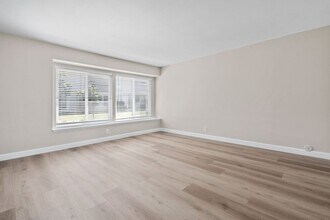 21794 Lake Vista Dr in Lake Forest, CA - Building Photo - Building Photo