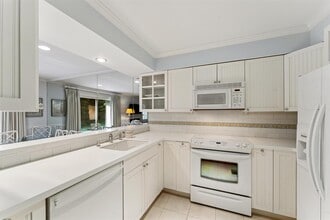 7 Brittany Ln in Westhampton Beach, NY - Building Photo - Building Photo