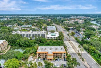 1650 Pine Tree Ln, Unit 104 in Sarasota, FL - Building Photo - Building Photo