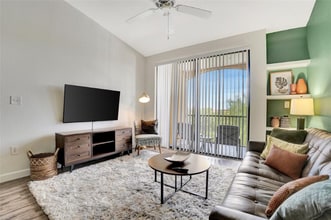 8335 38th St Cir E in Sarasota, FL - Foto de edificio - Building Photo