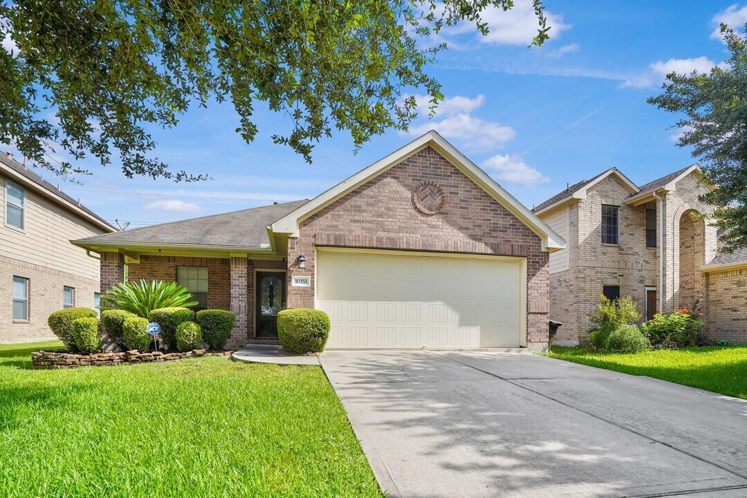 10351 Whisper Bluff Dr in Humble, TX - Building Photo